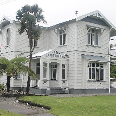 Wayne'S World Westport Hostel Bagian luar foto