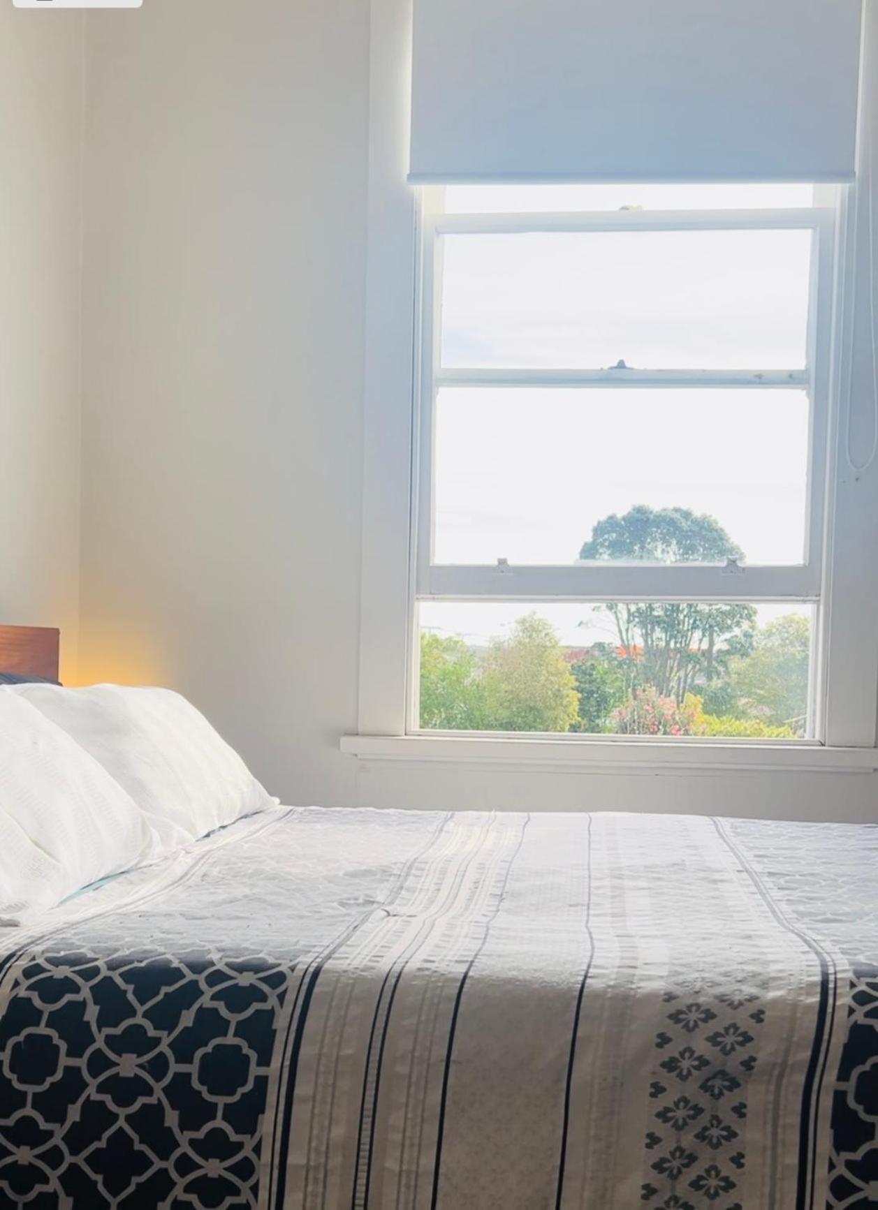 Wayne'S World Westport Hostel Bagian luar foto